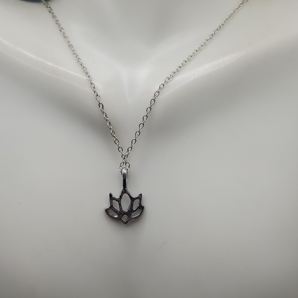 N2803 lotus necklace‎ nwt